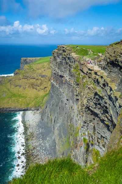 Walking Very Spectacular Cliffs Moher Clare Ireland — Stock fotografie