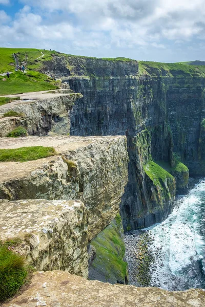 Marche Sur Les Falaises Très Spectaculaires Moher Clare Irlande — Photo