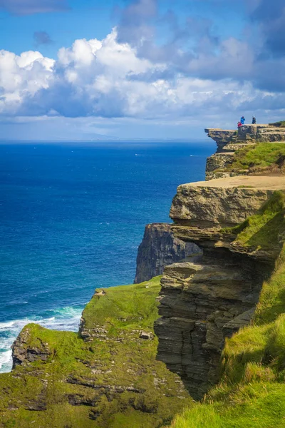 Walking Very Spectacular Cliffs Moher Clare Ireland — Stock fotografie