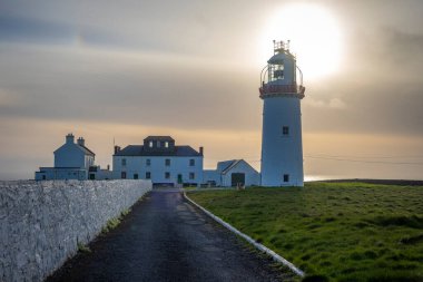Loop Head Deniz Feneri, Co Clare, İrlanda 'da gün batımı