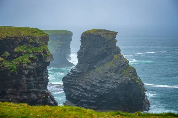 Θυελλώδης Καιρός Στα Βράχια Του Kilkee County Clare Ιρλανδία — Φωτογραφία Αρχείου