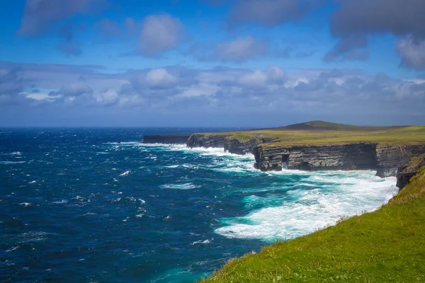 素晴らしい自然と壮大な場所でループヘッドライトハウス Coclare Ireland — ストック写真