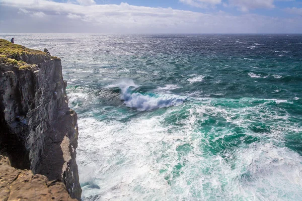 ループヘッド灯台の波 Coclare Ireland — ストック写真