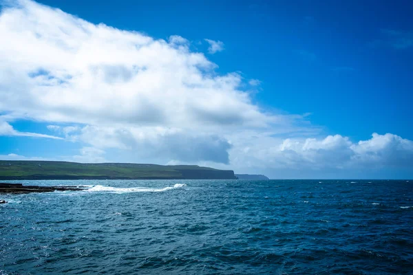 Viaje Barco Desde Doolin Los Espectaculares Acantilados Moher Condado Clare —  Fotos de Stock