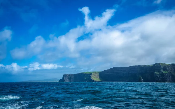 Ταξίδι Πλοίο Από Doolin Στο Θεαματικό Cliffs Moher Στην Κομητεία — Φωτογραφία Αρχείου