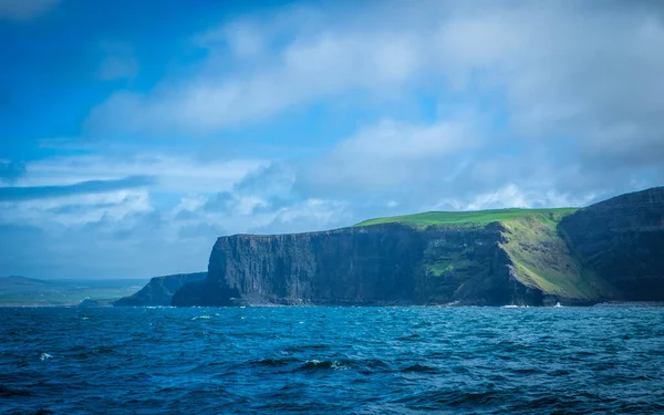 Ταξίδι Πλοίο Από Doolin Στο Θεαματικό Cliffs Moher Στην Κομητεία — Φωτογραφία Αρχείου