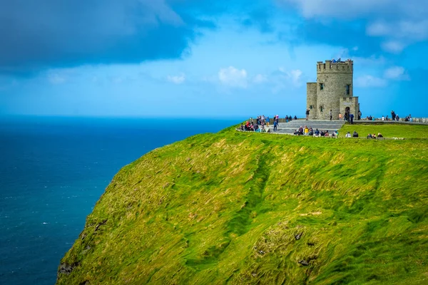 Promenader Till Brians Tower Mycket Spektakulära Cliffs Moher Clare Irland — Stockfoto