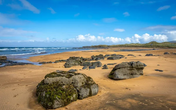 Spacer Wzdłuż Wspaniałej Plaży Fanore Burren Clare Irlandia — Zdjęcie stockowe