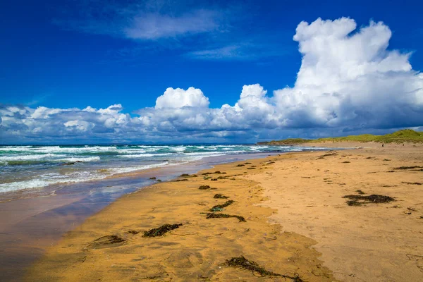 Caminhando Longo Maravilhosa Praia Fanore Burren Clare Irlanda — Fotografia de Stock