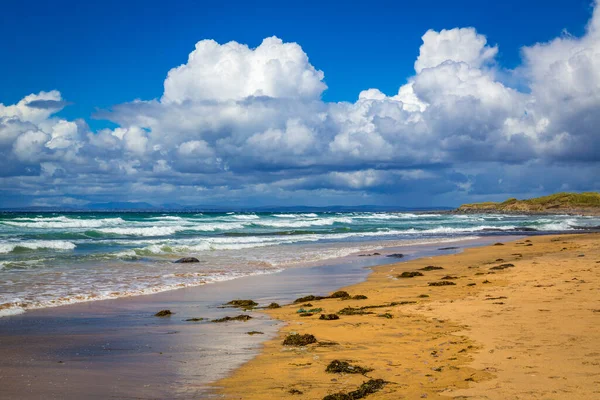 Caminhando Longo Maravilhosa Praia Fanore Burren Clare Irlanda — Fotografia de Stock