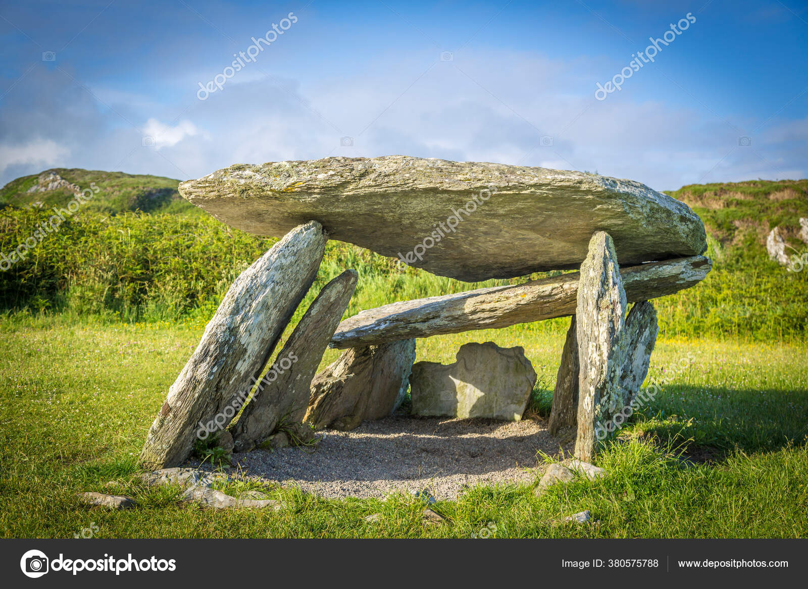 4000 Year Old Altar Wedge Tomb Toormore West Cork Ireland Stock Photo