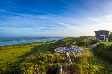 Sahilin Sailors Hill 'inden güzel manzara ve İrlanda' nın West Cork kentindeki Schull yakınlarında deniz manzarası.