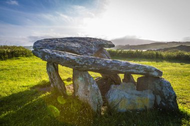 4000 yıllık Altar Wedge Mezarı, Toormore, West Cork, İrlanda