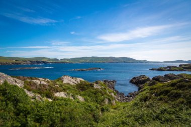 Beara Yarımadası 'ndaki Allihies, County Cork, İrlanda' daki muhteşem uçurumlar ve manzaralar