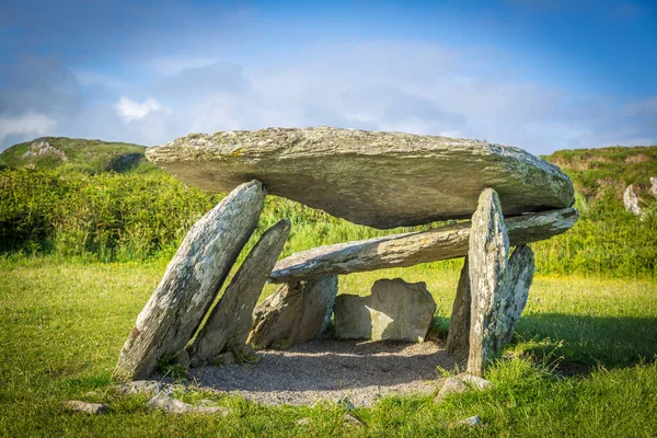 4000年前のAltar Wedge Tomoke Toormore West Cork Ireland — ストック写真