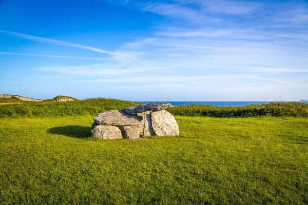 4000年前のAltar Wedge Tomoke Toormore West Cork Ireland — ストック写真