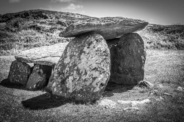 Toma Blanco Negro Una Tumba Cuña Altar 4000 Años Antigüedad —  Fotos de Stock