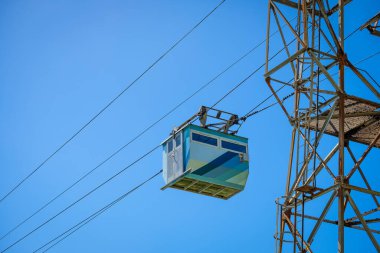 İrlanda 'da Beara Yarımadası' nın sonundaki Dursey Adası 'na giden muhteşem teleferiği kullanın.