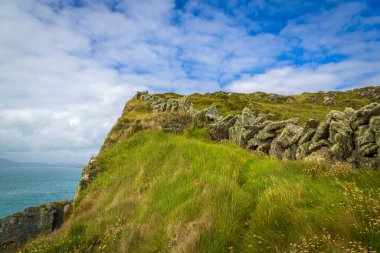 Sherkin Adası 'ndaki okyanus kayalıkları, West Cork, İrlanda