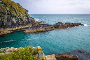 Sherkin Adası 'ndaki okyanus kayalıkları, West Cork, İrlanda