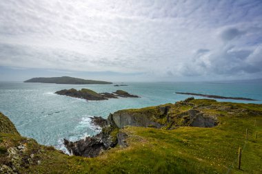 Sherkin Adası 'ndaki okyanus kayalıkları, West Cork, İrlanda 