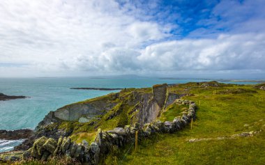 Sherkin Adası 'ndaki okyanus kayalıkları, West Cork, İrlanda 