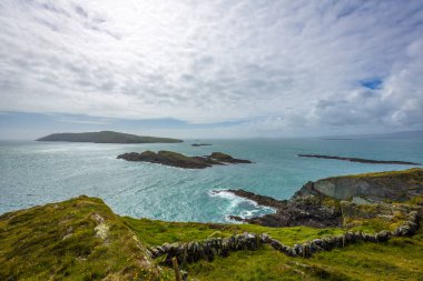 Sherkin Adası 'ndaki okyanus kayalıkları, West Cork, İrlanda