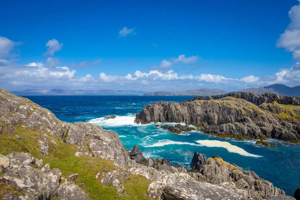 Beara Yarımadası 'nın kuzeyindeki muhteşem kıyı şeridi ve manzaralar, County Cork, İrlanda