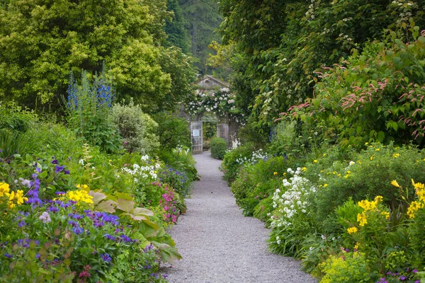 Garinish Adası 'ndaki güzel bahçe, Glengarriff, West Cork, İrlanda