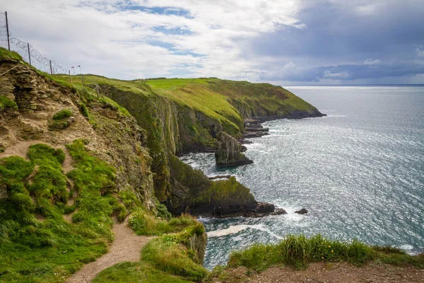 Берег Атлантичного Океану Високогірними Скелями Old Head Lighthouse County Cork — стокове фото