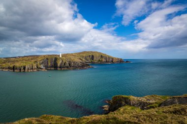 Baltimore, West Cork, İrlanda yakınlarındaki Beyaz Fener 'in okyanus manzarası