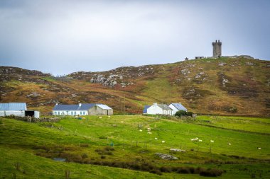 Malin Head 'de küçük bir köy, İrlanda Cumhuriyeti' nin en kuzeyindeki nokta.