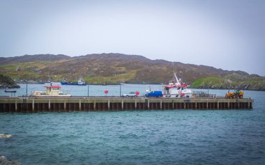 Inishbofin Adası, Co Galway, İrlanda Limanı 'nda tekneler  