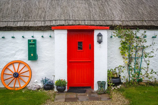Gyönyörű Régi Ház Nádtetővel Közel Malin Head Donegal Írország — Stock Fotó