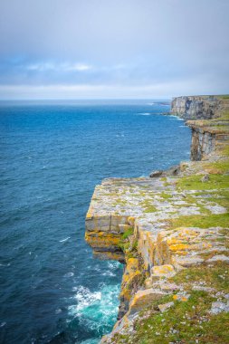 Dun Aonghasa 'daki Cliff Inshmore, Aran Adaları, Co Galway, İrlanda