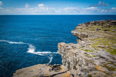 Dun Aonghasa 'daki Cliff Inshmore, Aran Adaları, Co Galway, İrlanda