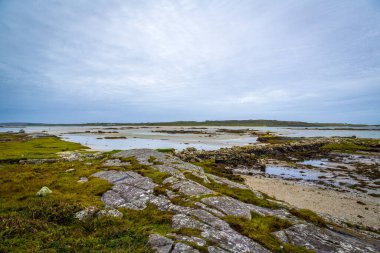 İrlanda 'nın Galway ilçesindeki Omay Adası