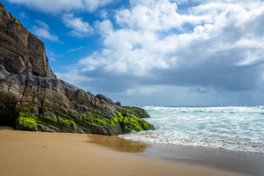 Dingle Yarımadası 'ndaki Coumeenoole Sahili' nde güzel bir yer. Co Kerry, İrlanda.