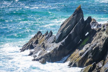 Dingle Yarımadası 'ndaki Coumeenoole Sahili' nde güzel bir yer. Co Kerry, İrlanda.