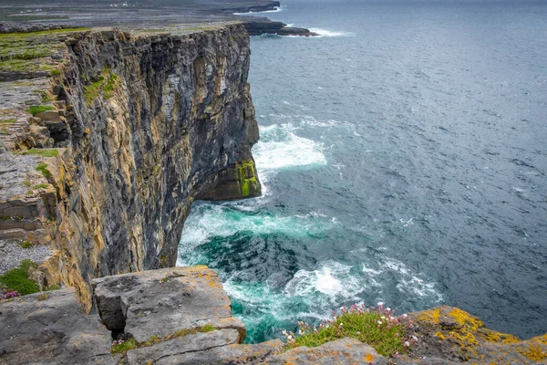 Dun Aonghasa 'daki Cliff Inshmore, Aran Adaları, Co Galway, İrlanda 