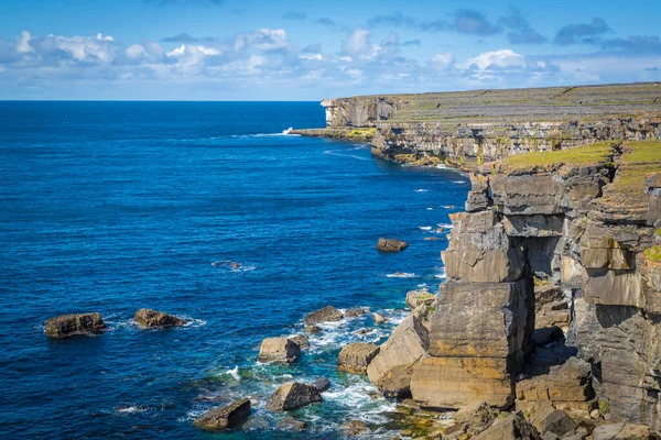 アイルランドのアラン諸島Inshmore Aran Islands Galway Dun Ahonghasaにクリフ — ストック写真