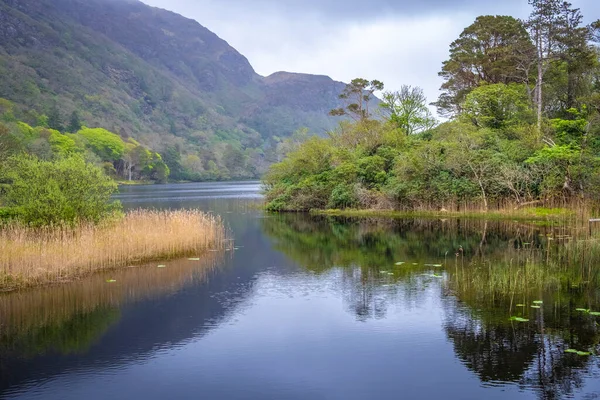 Kylemore Abbey in Connemare, Co Galway, İrlanda