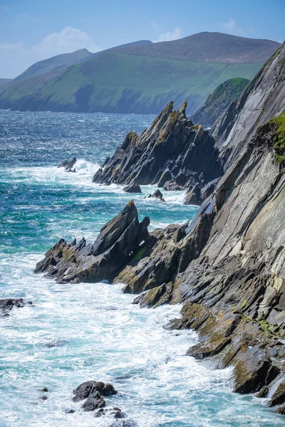 Dingle Yarımadası 'ndaki Coumeenoole Sahili' nde güzel bir yer. Co Kerry, İrlanda.