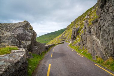 Dingle Yarımadası 'ndaki Slea Head Yolu, Co Kerry, İrlanda