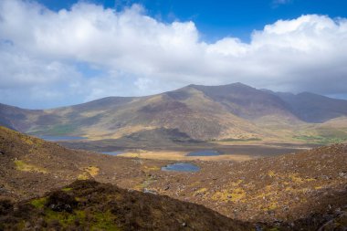 Dingle Yarımadası 'ndaki O Connor geçidine sür Kerry ilçesi, İrlanda