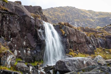 Dingle Yarımadası 'ndaki O Connor şelalesinde Kerry ilçesi, İrlanda