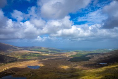 Dingle Yarımadası 'ndaki O Connor geçidine sür Kerry ilçesi, İrlanda