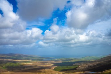 Dingle Yarımadası 'ndaki O Connor geçidine sür Kerry ilçesi, İrlanda