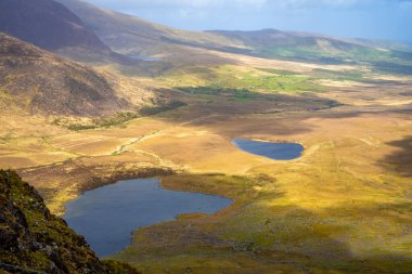 Dingle Yarımadası 'ndaki O Connor geçidine sür Kerry ilçesi, İrlanda