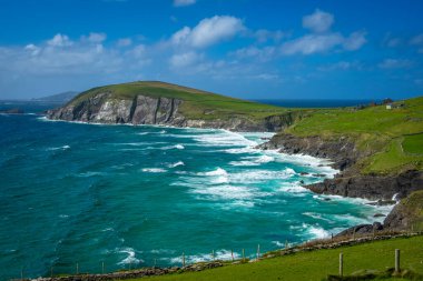 Dingle Yarımadası 'ndaki Coumeenoole Sahili' nde güzel bir yer. Co Kerry, İrlanda.